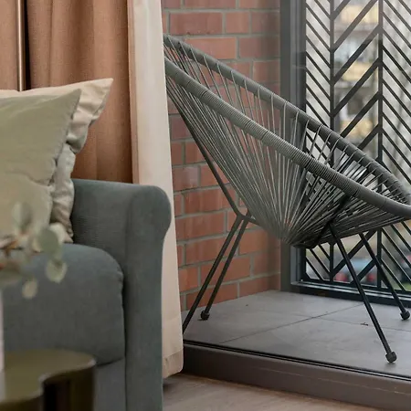 Elegant With Underground Parking And Balcony By Renters Prestige Apartment *