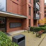 Elegant With Underground Parking And Balcony By Renters Prestige *