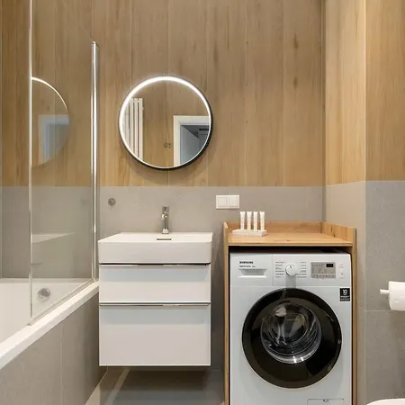Elegant With Underground Parking And Balcony By Renters Prestige 아파트