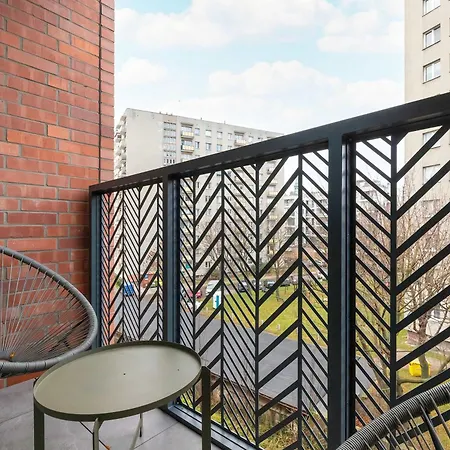 Elegant With Underground Parking And Balcony By Renters Prestige *