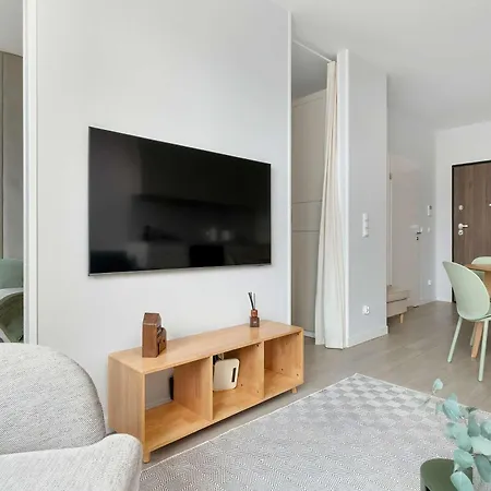 아파트 Elegant With Underground Parking And Balcony By Renters Prestige