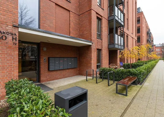 Elegant With Underground Parking And Balcony By Renters Prestige *